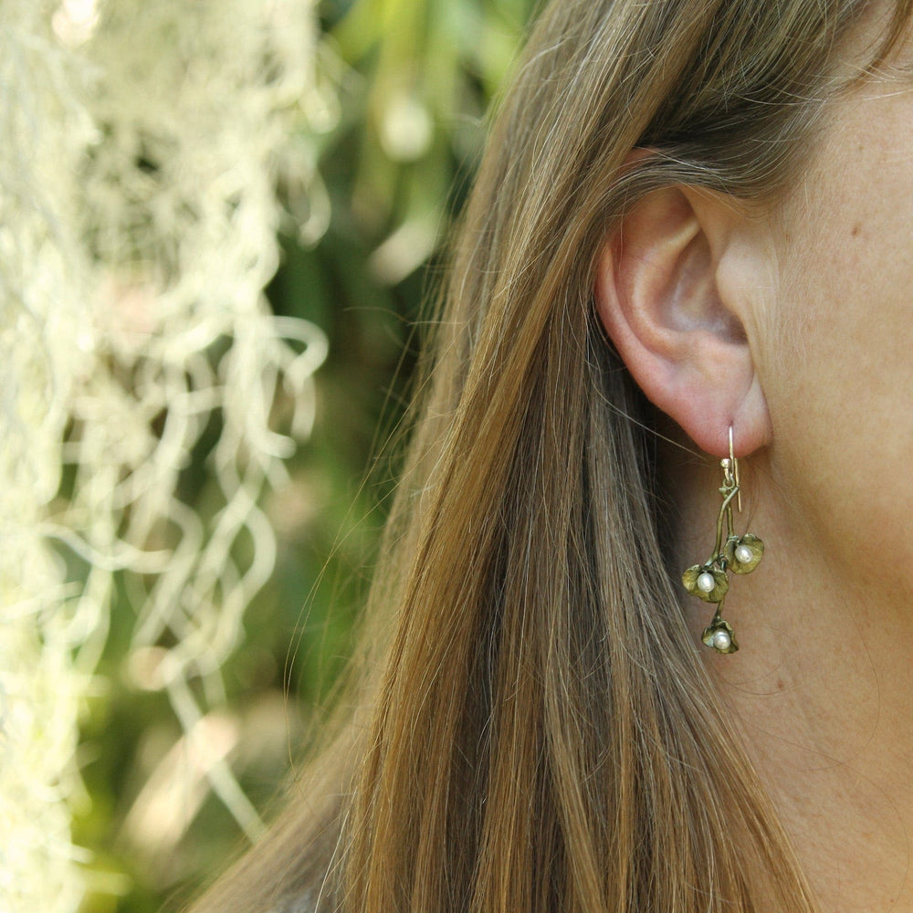 
                  
                    424 EAR Trailing Licorice Wire Earring
                  
                