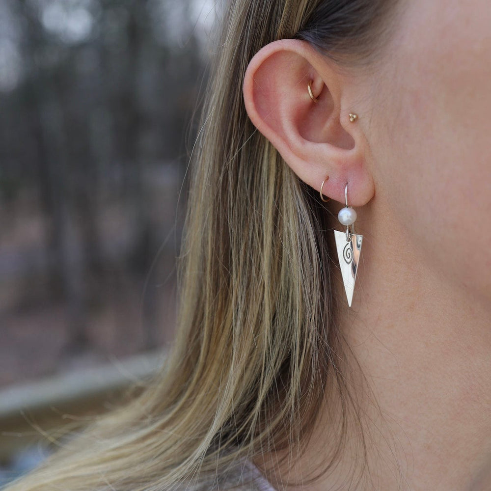 
                      
                        EAR Triangle Dangle Earrings with White Pearl
                      
                    