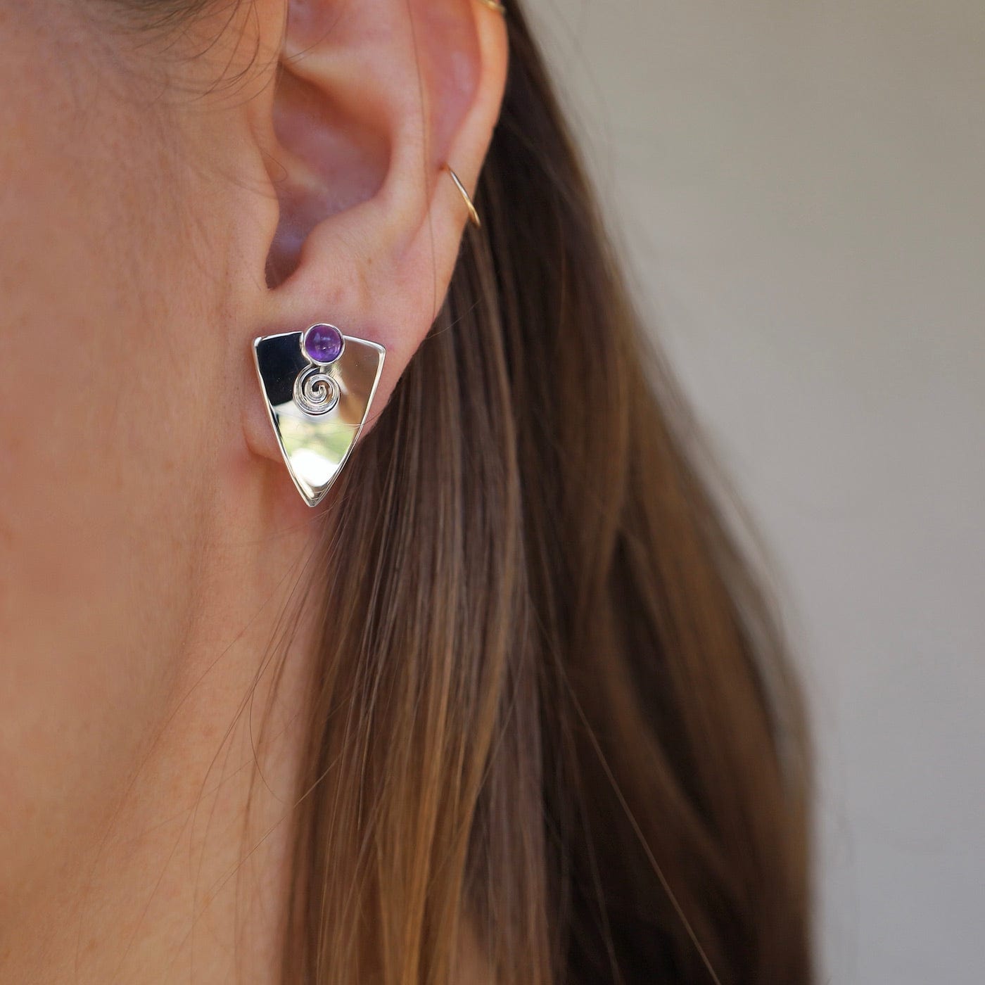 EAR Triangle Post with Swirl and Amethyst Earring
