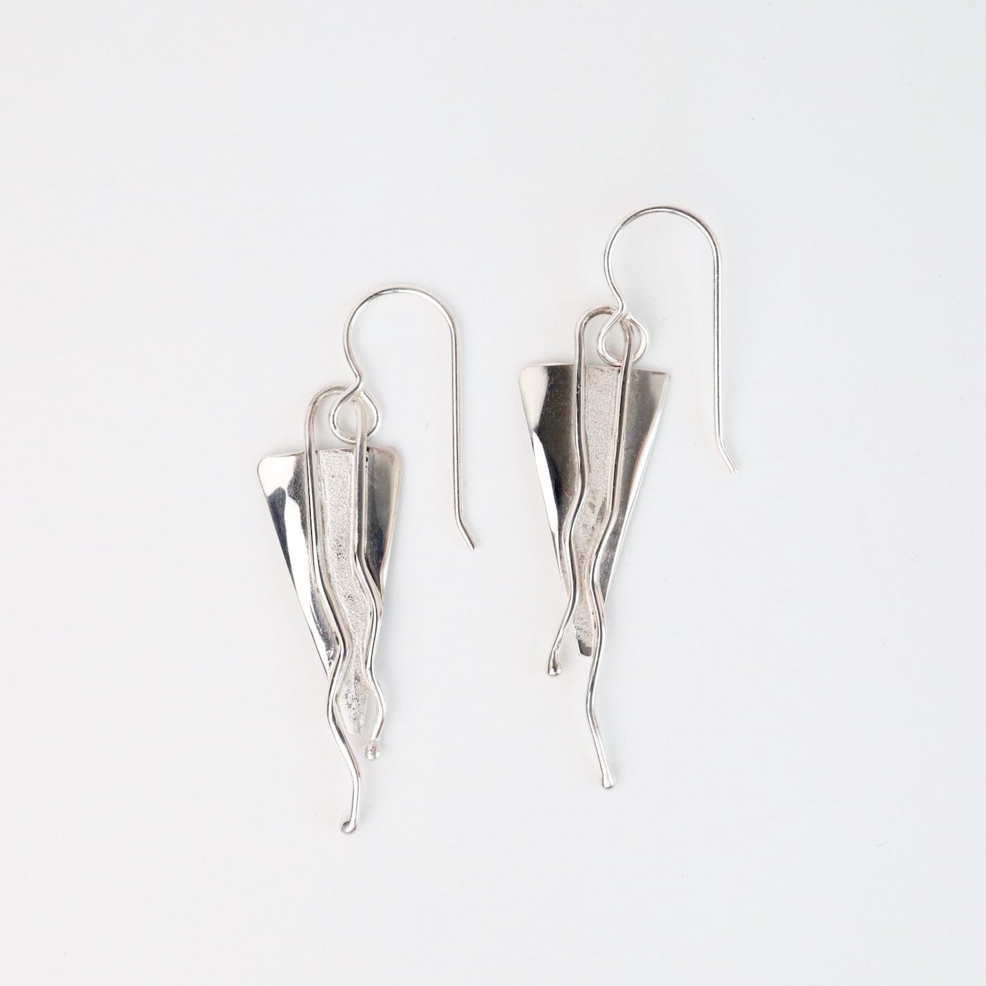 Load image into Gallery viewer, EAR Triangular Earrings with Lines &amp;amp; Texture
