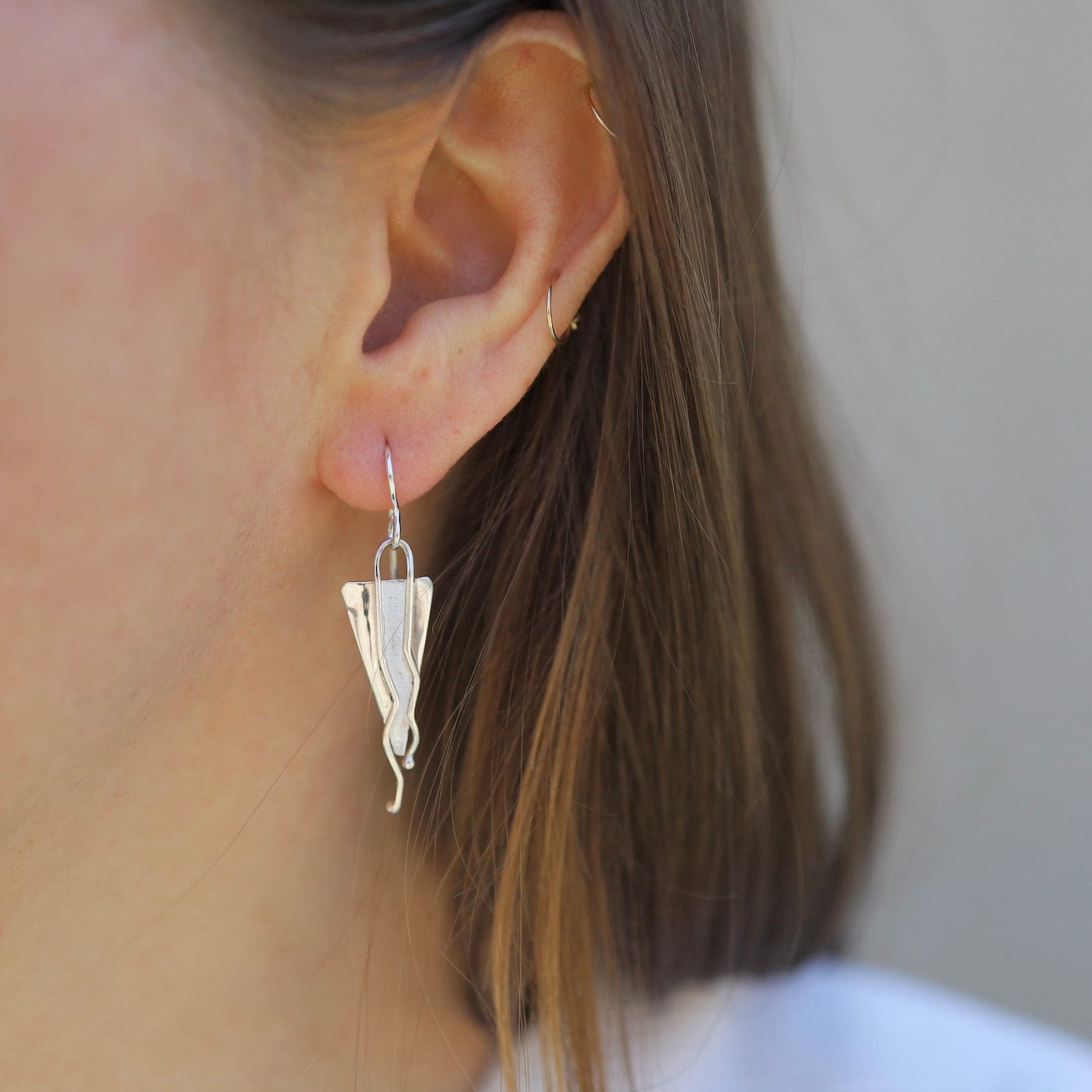 Load image into Gallery viewer, EAR Triangular Earrings with Lines &amp;amp; Texture
