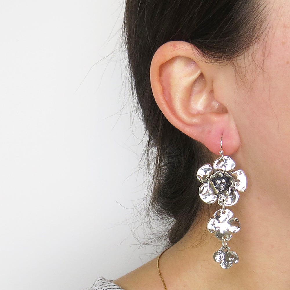 
                      
                        EAR TRIPLE DOGWOOD FLOWER DROP EARRING
                      
                    