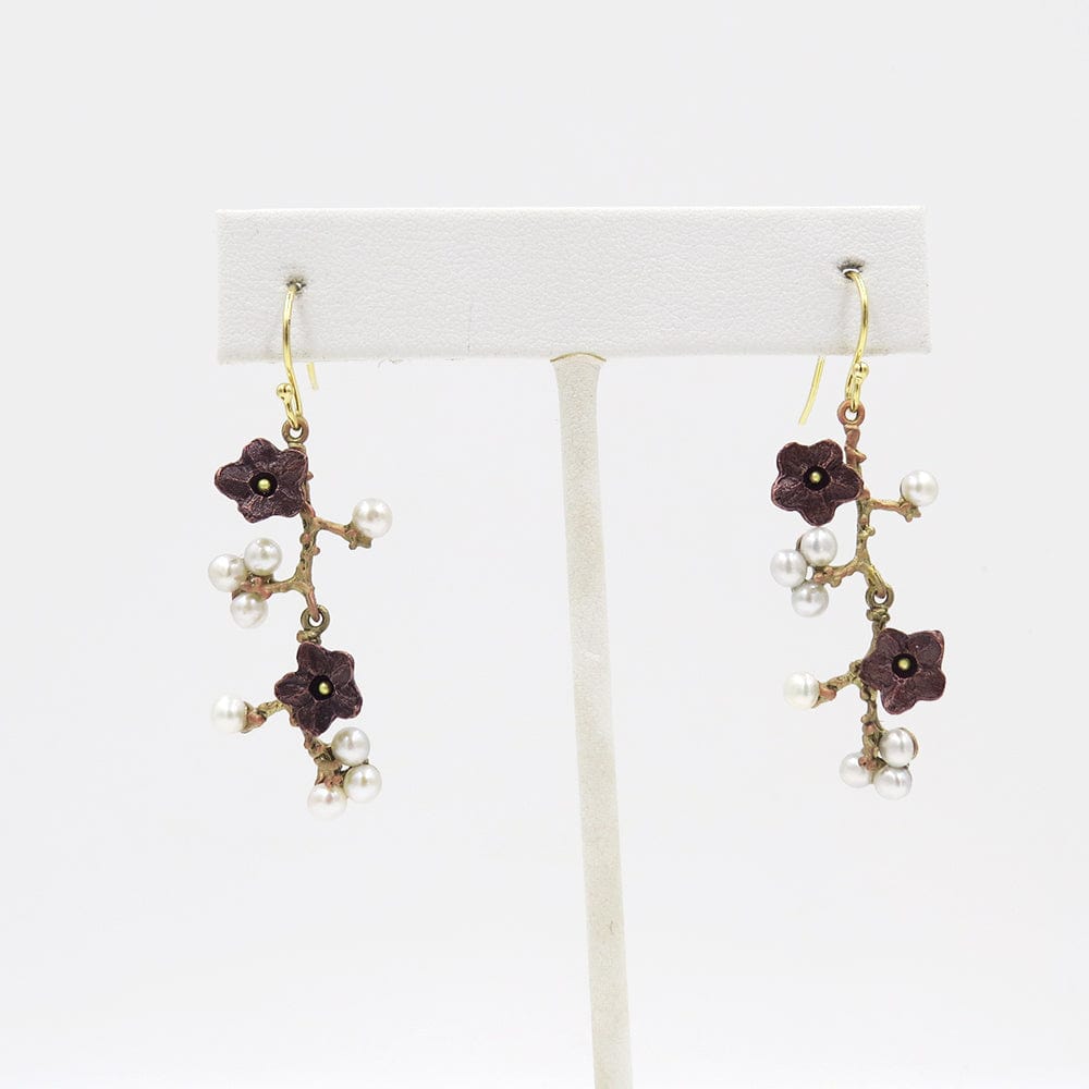 
                      
                        424 EAR UME BRANCH DANGLE WIRE EARRING
                      
                    