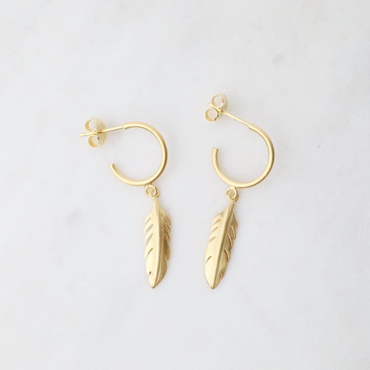 EAR-VRM Brushed Gold Vermeil Hoops With Feathers