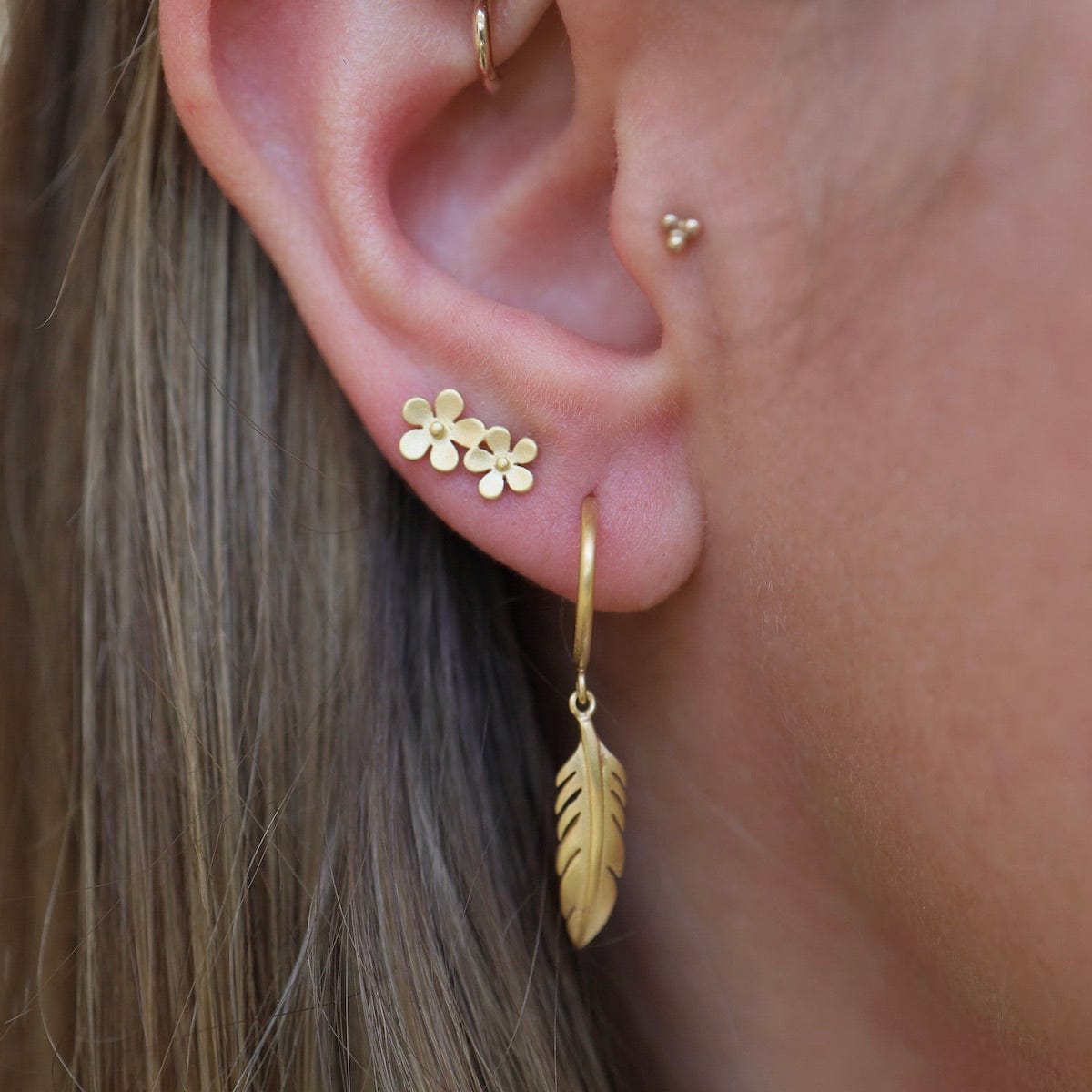 EAR-VRM Brushed Gold Vermeil Hoops With Feathers