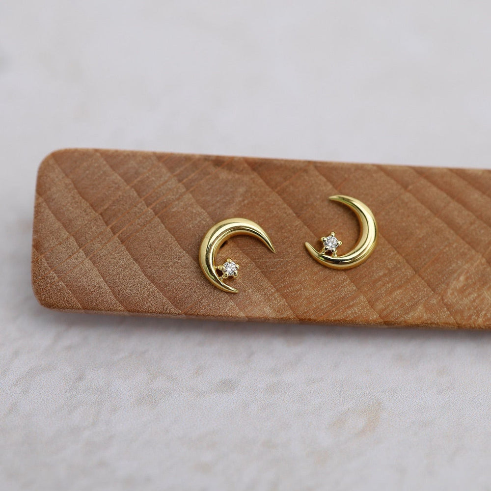 
                  
                    EAR-VRM Crescent Moon with CZ Stud Earring - Gold Vermeil
                  
                