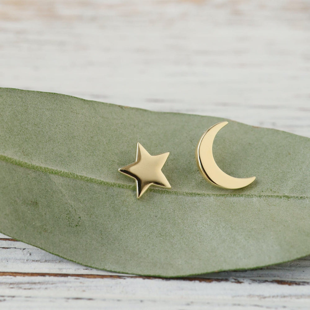 
                      
                        EAR-VRM Flat Star and Moon Studs -Gold Vermeil
                      
                    