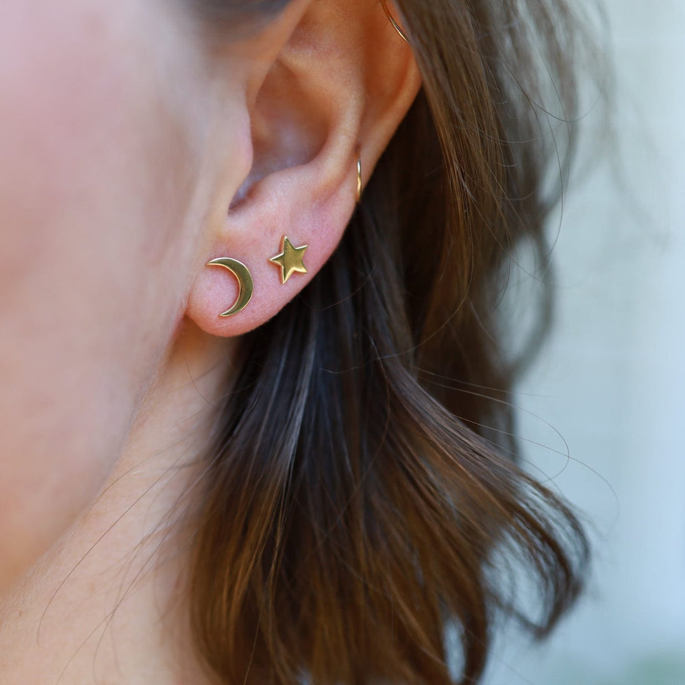 
                      
                        EAR-VRM Flat Star and Moon Studs -Gold Vermeil
                      
                    