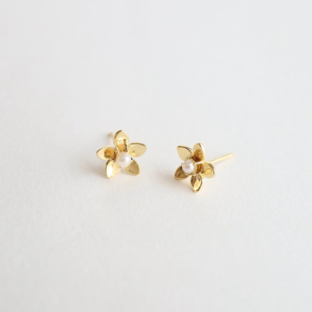 
                  
                    EAR-VRM Flower Stud with Tiny Pearl Center in Gold Vermeil
                  
                