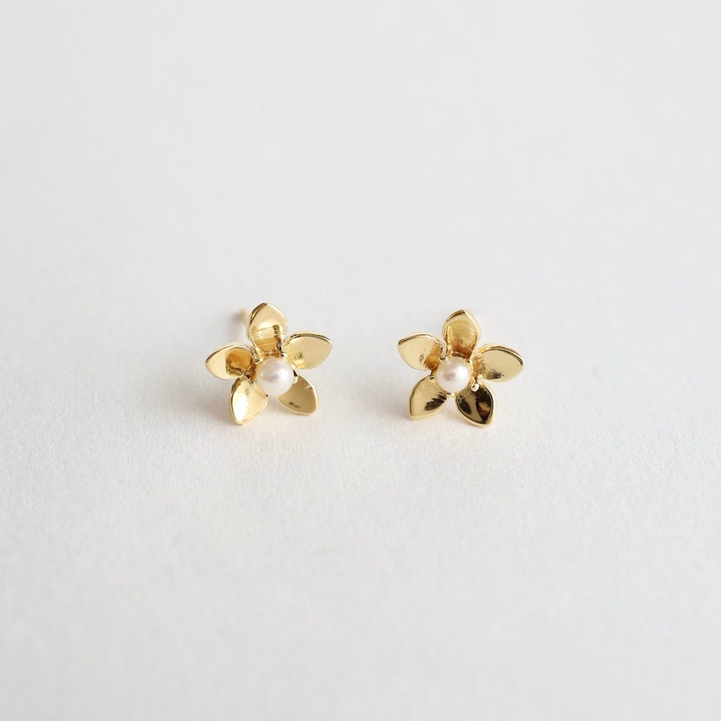 EAR-VRM Flower Stud with Tiny Pearl Center in Gold Vermeil