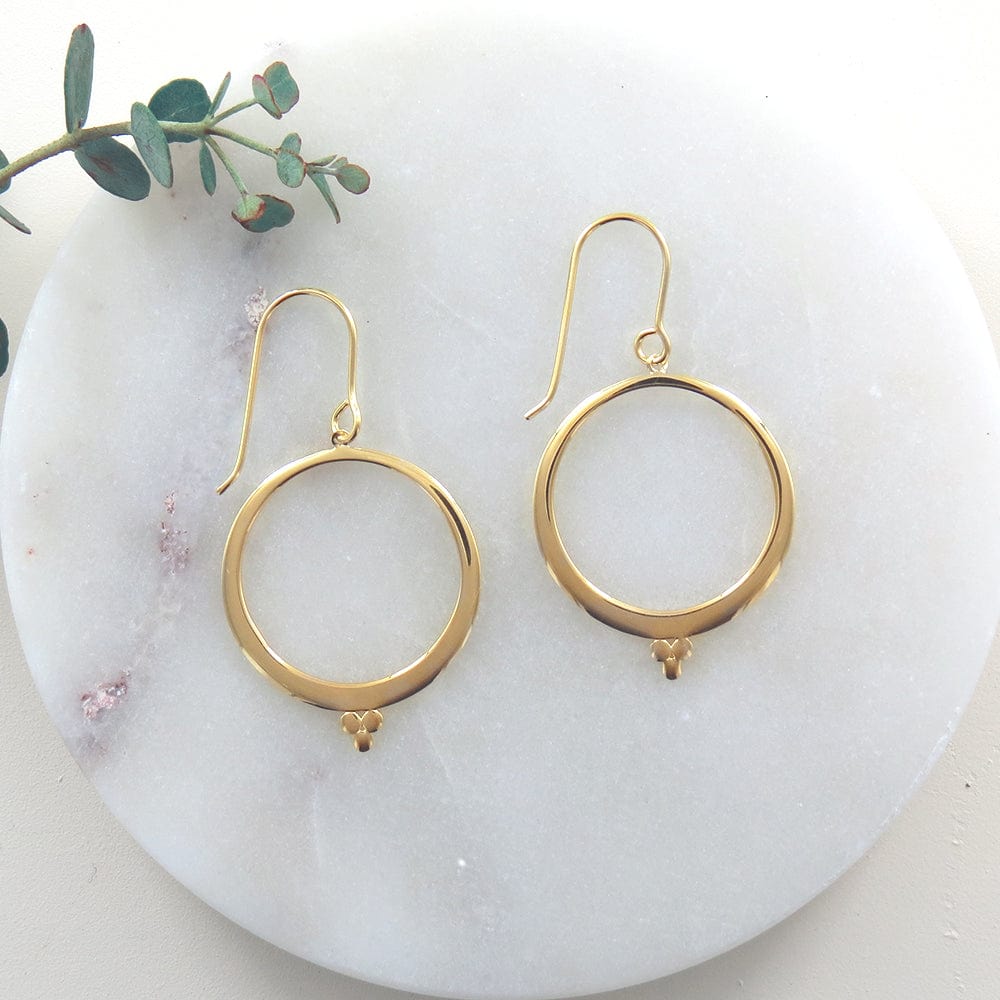 EAR-VRM GOLD OPEN CIRCLE AND THREE DOTS EARRING
