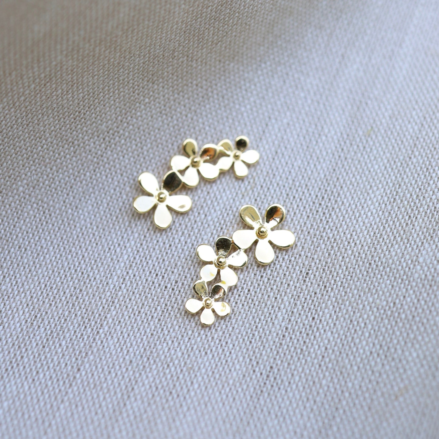EAR-VRM Gold Vermeil Climbing Curve of Forget-me-not Flowers Studs