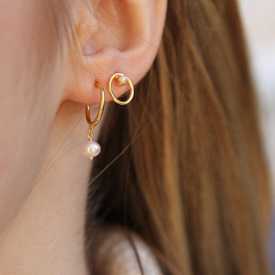 EAR-VRM Gold Vermeil Hoop With Hanging Pearl