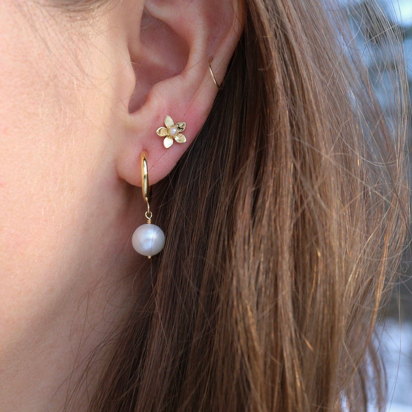 EAR-VRM Hoop with Hanging White Pearl in Gold Vermeil