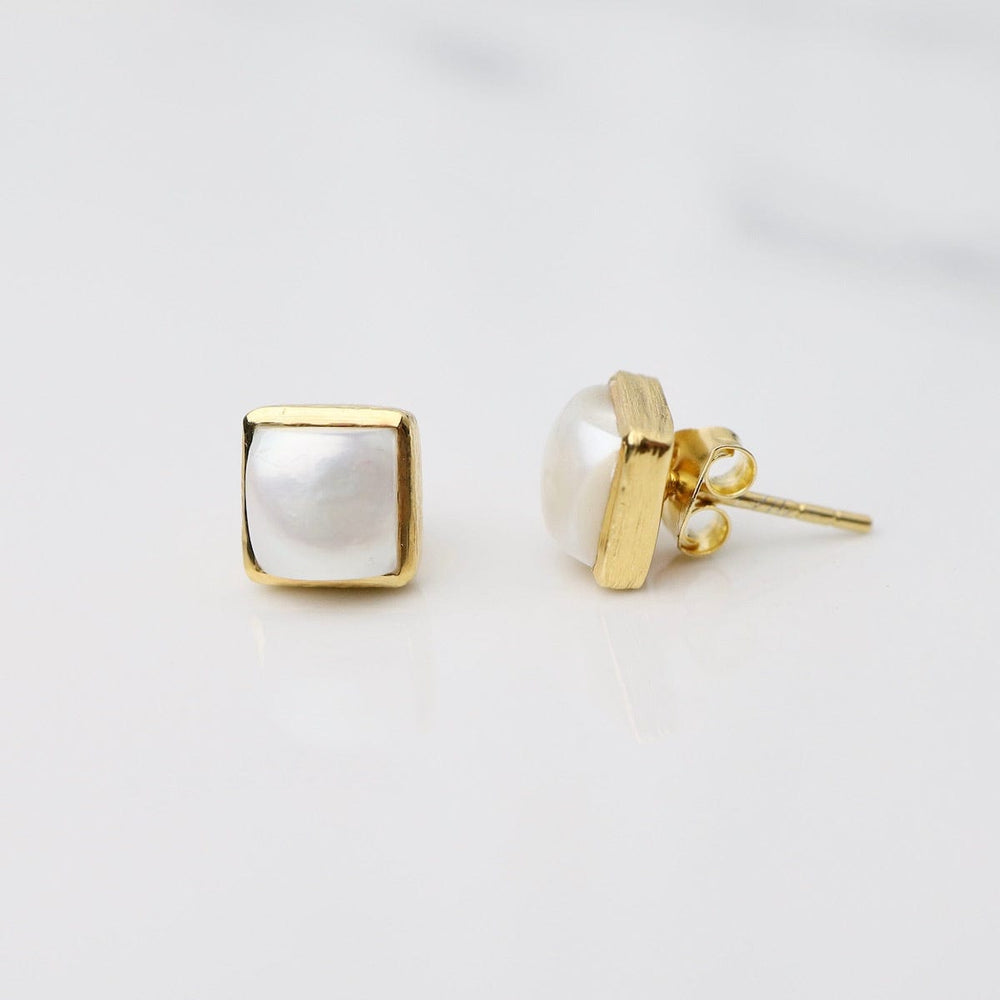 
                      
                        EAR-VRM Madeline Stud Earrings - Vermeil Square - Pearl
                      
                    