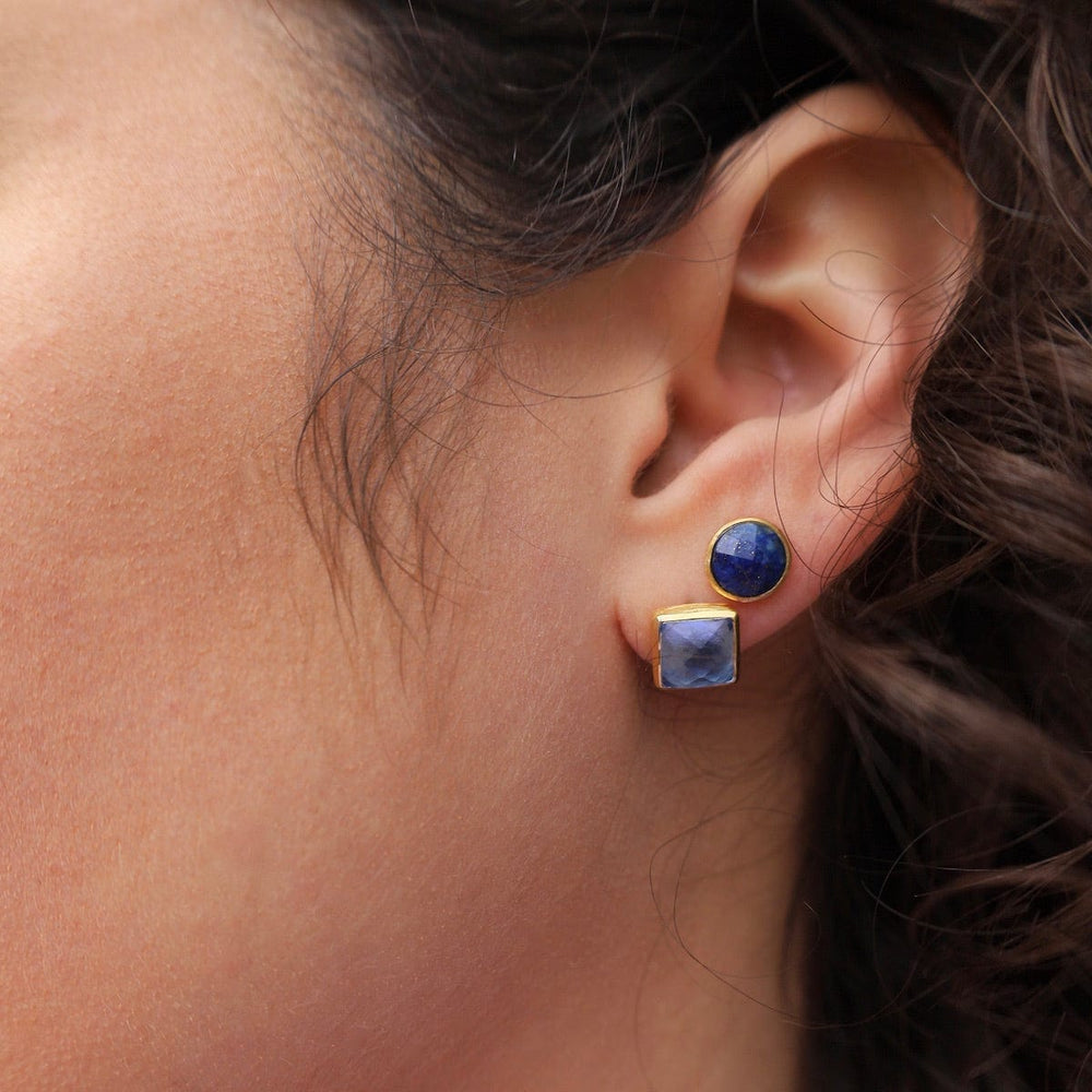 
                      
                        EAR-VRM Madeline Stud Earrings - Vermeil Square - Tanzanite Quartz
                      
                    