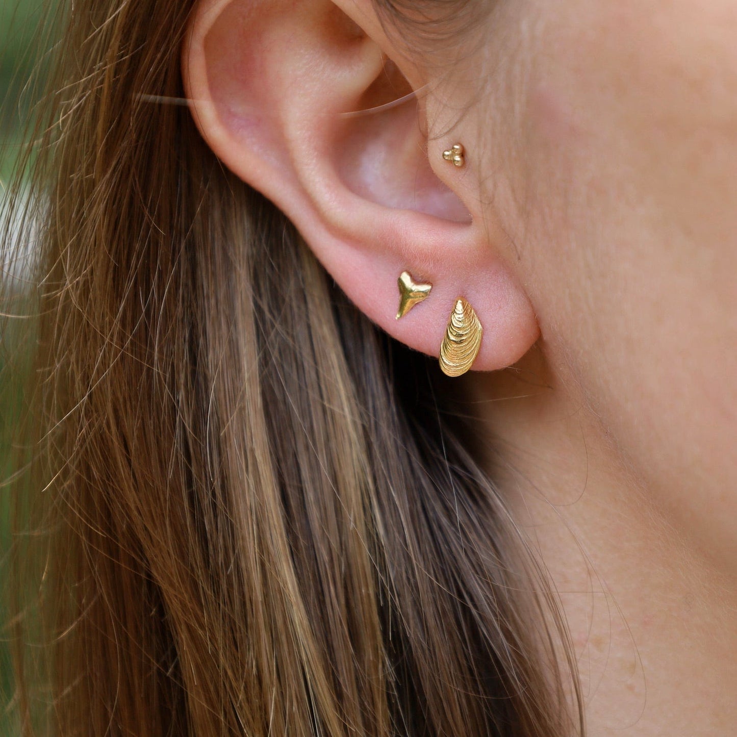 EAR-VRM Mini Serenity Shell Posts In 18K Gold Vermeil