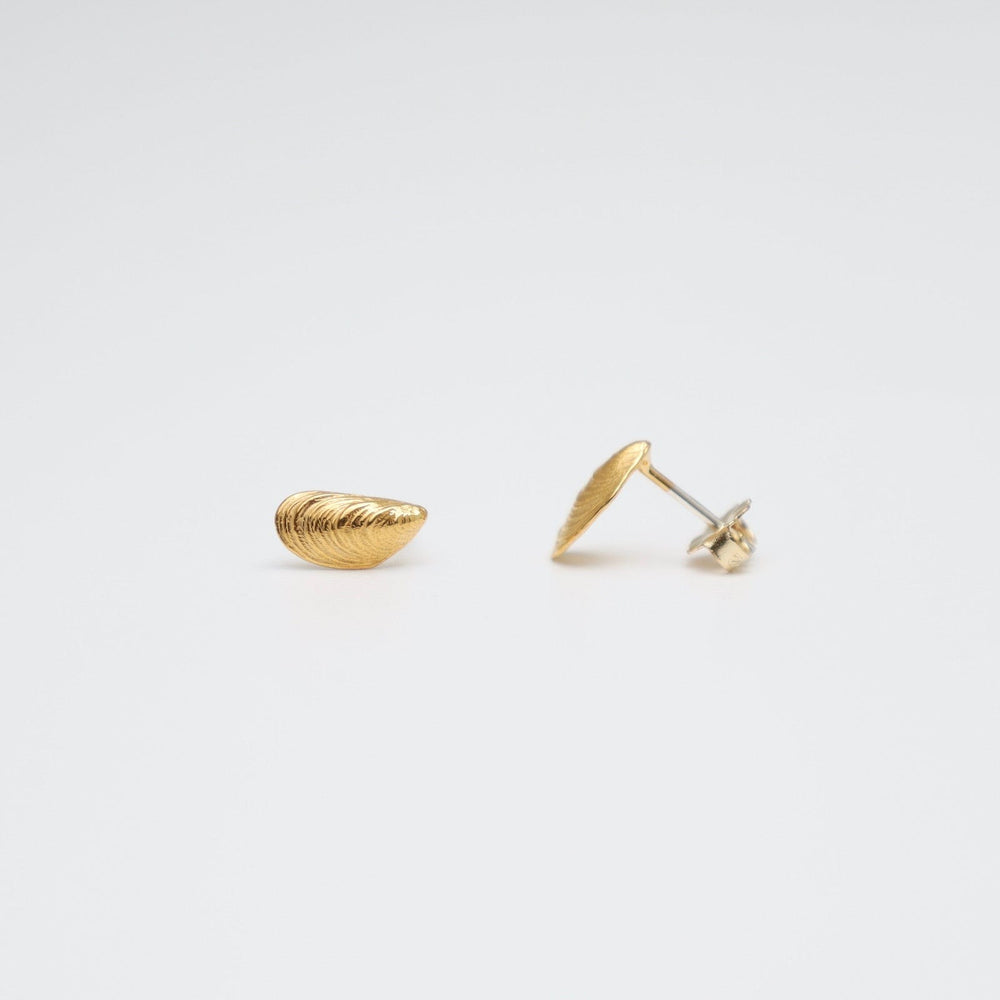 
                  
                    EAR-VRM Mini Serenity Shell Posts In 18K Gold Vermeil
                  
                