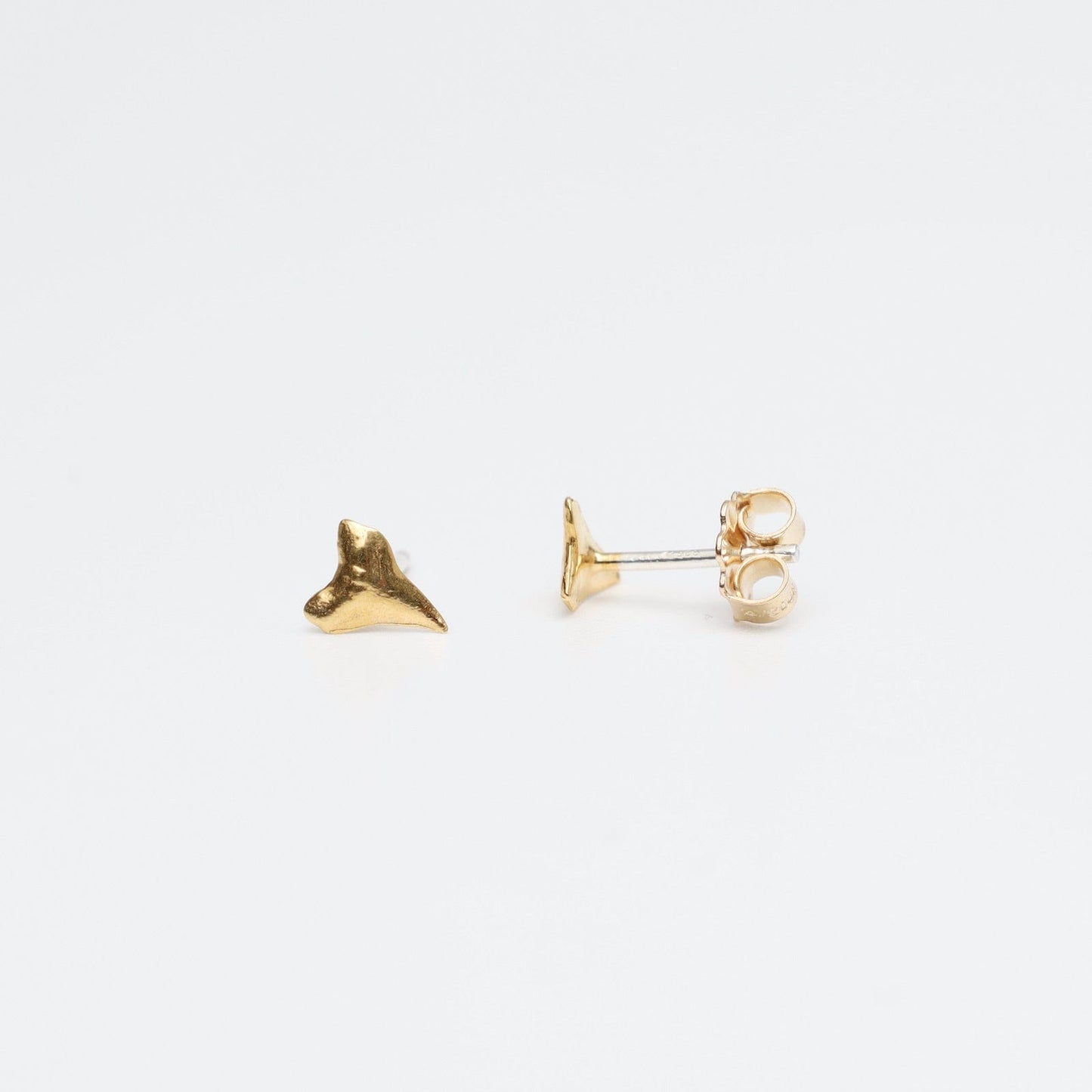 EAR-VRM Mini Shark Tooth Posts In 18K Gold Vermeil
