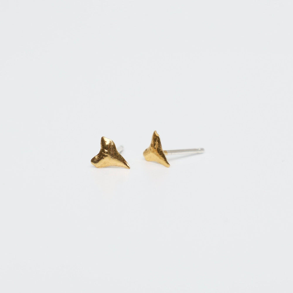 
                  
                    EAR-VRM Mini Shark Tooth Posts In 18K Gold Vermeil
                  
                