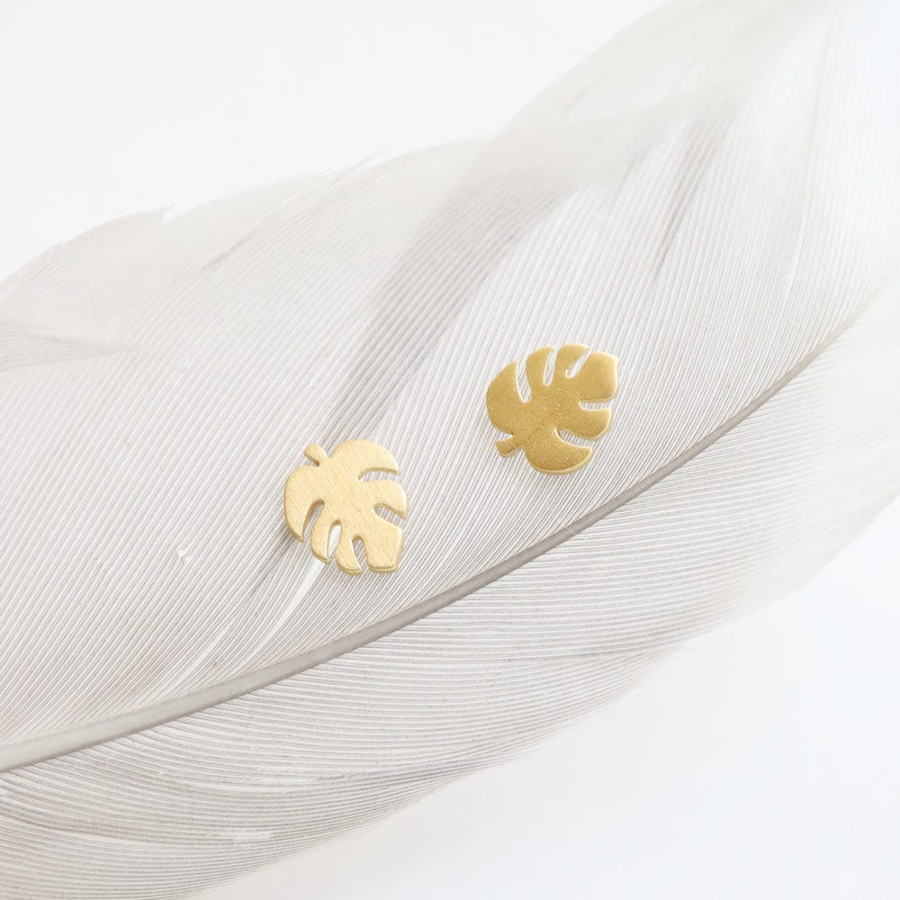 
                  
                    EAR-VRM Monstera Leaf Stud Earring - Brushed Gold Vermeil
                  
                