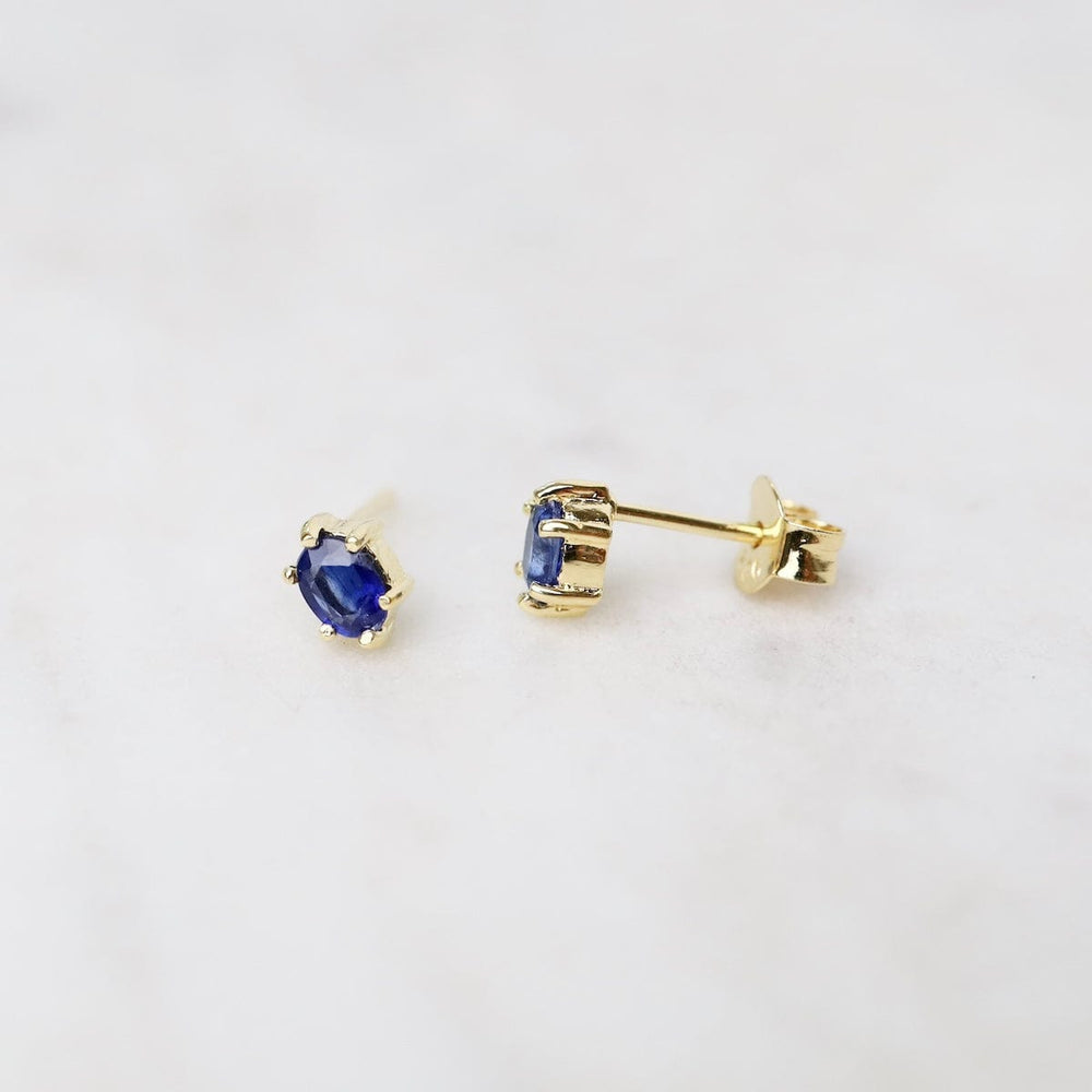 
                      
                        EAR-VRM Oval Claw-set Kyanite Studs - Gold Vermeil
                      
                    