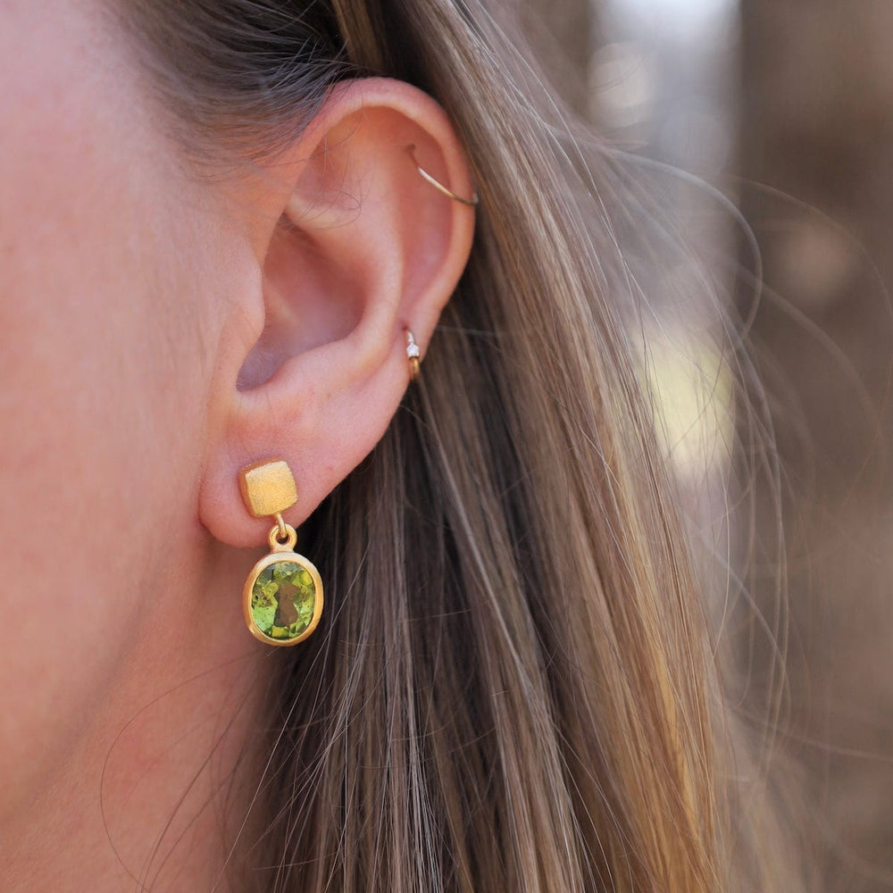 EAR-VRM Oval Peridot Post Earrings