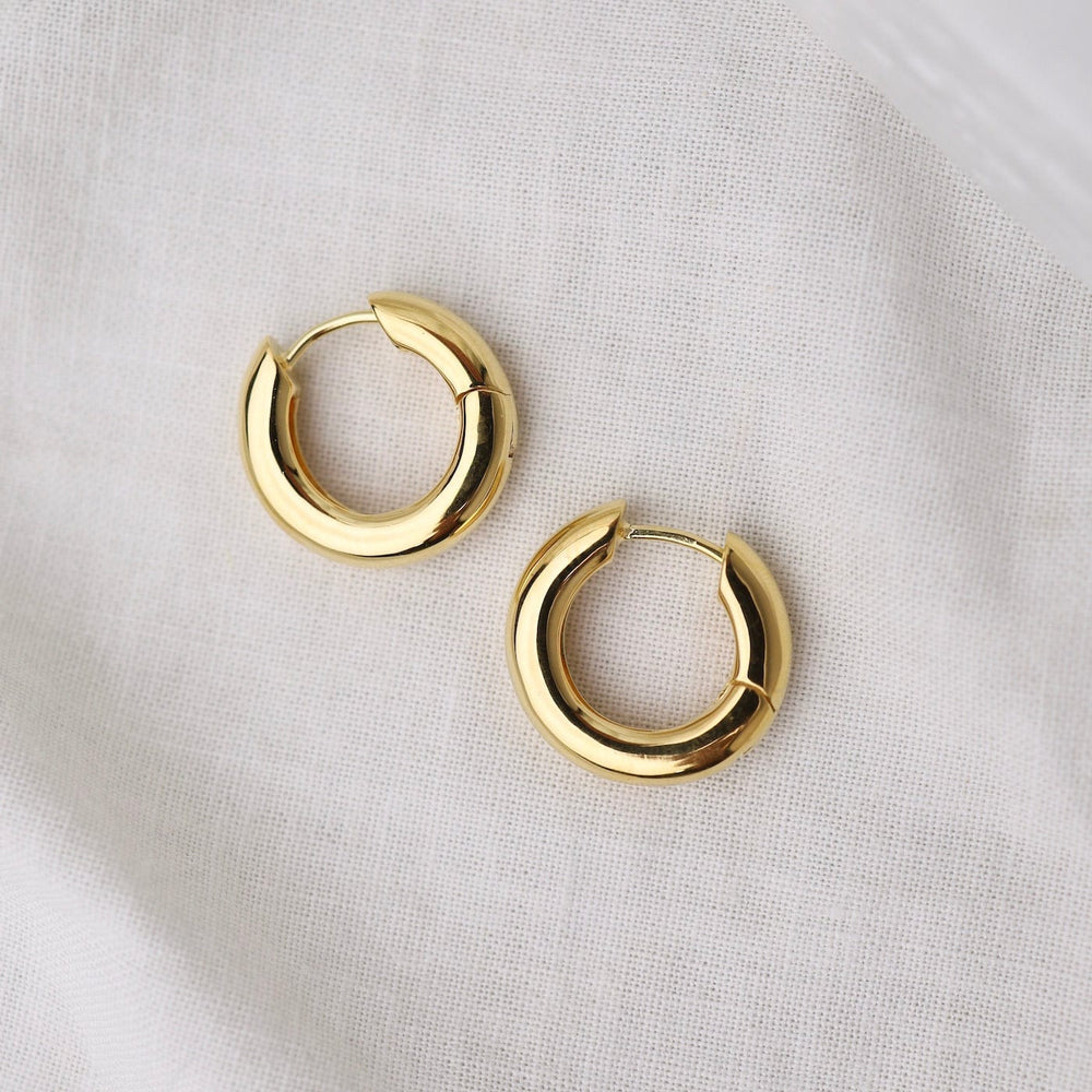 
                      
                        EAR-VRM Plain Chunky Doughnut Click Huggie Hoops - Gold Vermeil
                      
                    