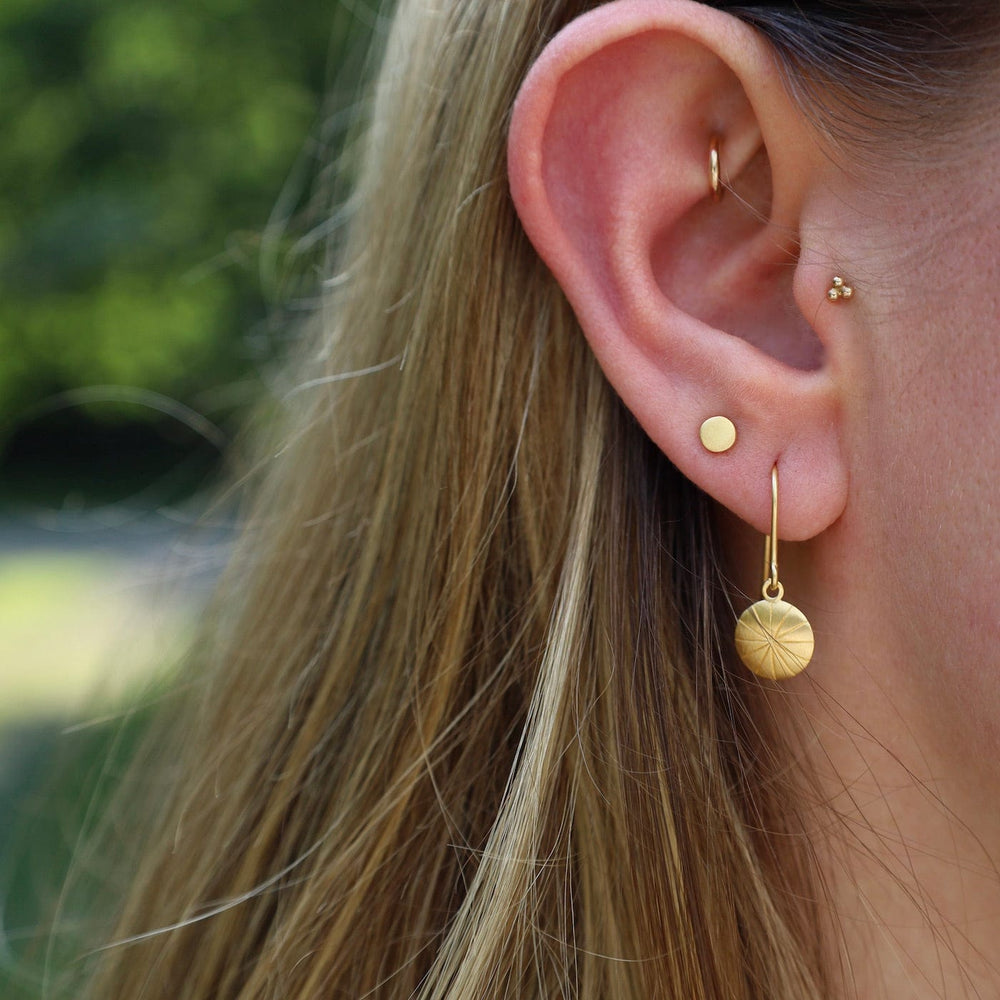 
                      
                        EAR-VRM Puffed Disc Earrings with Rays - Brushed Gold Vermeil
                      
                    