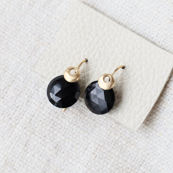 EAR-VRM Round Black Spinel with Single Bubble on Hook - 18