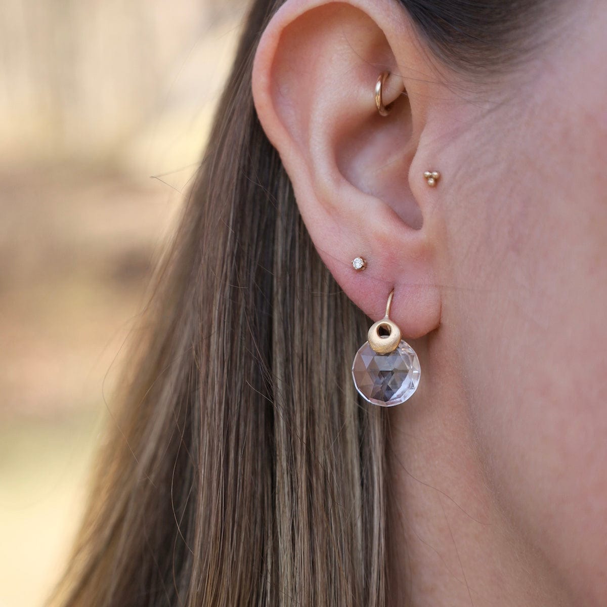 EAR-VRM Round Clear Quartz with Single Bubble on Hook - 18