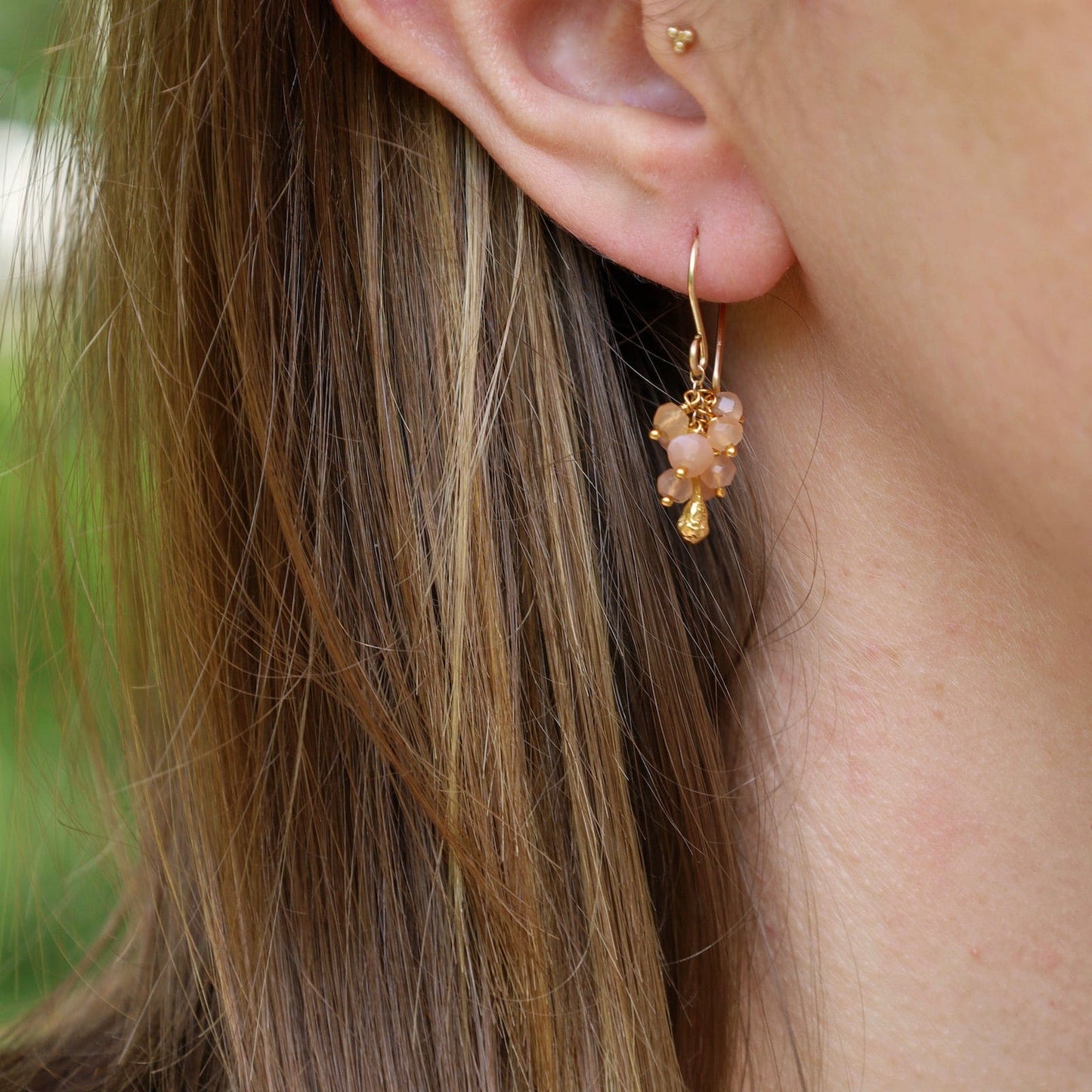 EAR-VRM Seed Pod Cluster Earring - Peach Moonstone