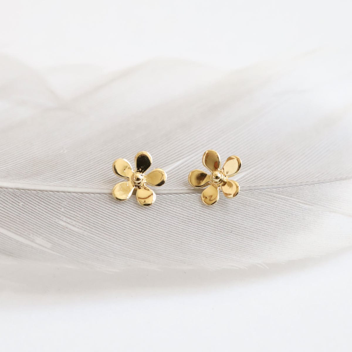 EAR-VRM Tiny Flower Stud Earring in Gold Vermeil