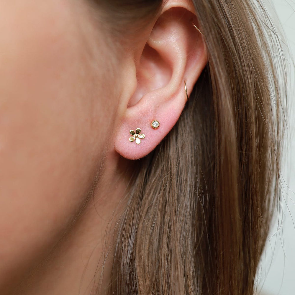 EAR-VRM Tiny Flower Stud Earring in Gold Vermeil