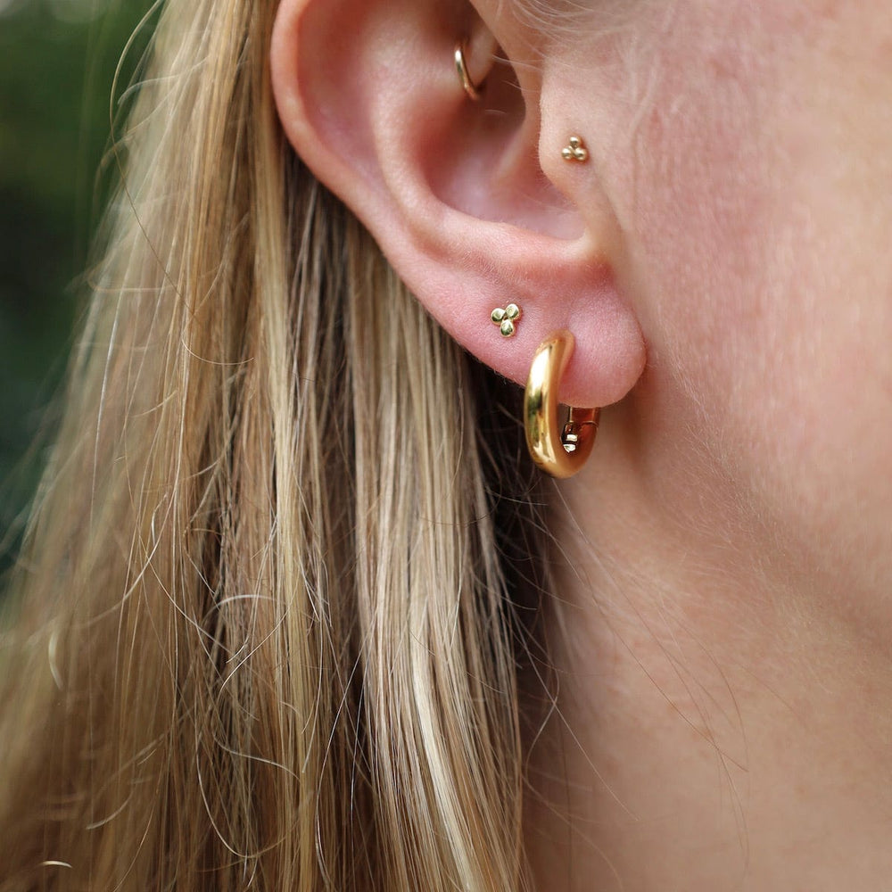 
                      
                        EAR-VRM Very Tiny 3 Disc Studs – Polished Gold Vermeil
                      
                    