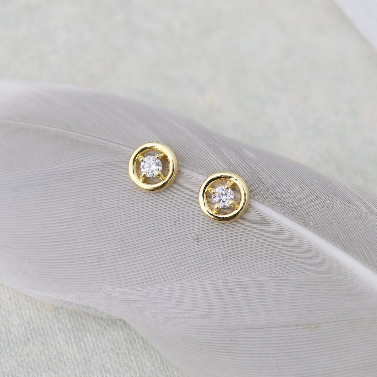 EAR-VRM Wire Circle Studs with Claw-Set CZ - Gold Vermeil
