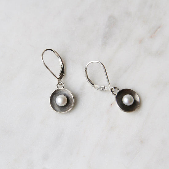 Load image into Gallery viewer, EAR White Freshwater Pearl in Oxidized Silver Cup Earring
