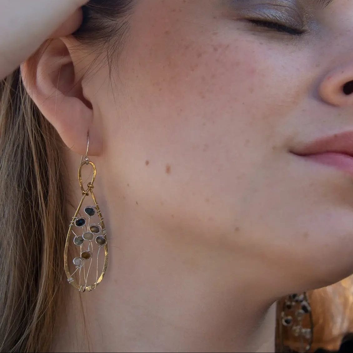 EAR Wild Flower Cat`s Eye Earrings