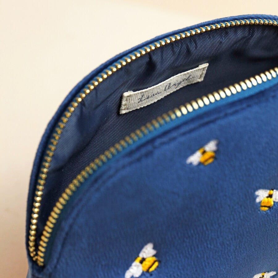 GIFT Bees Velvet Wash Bag