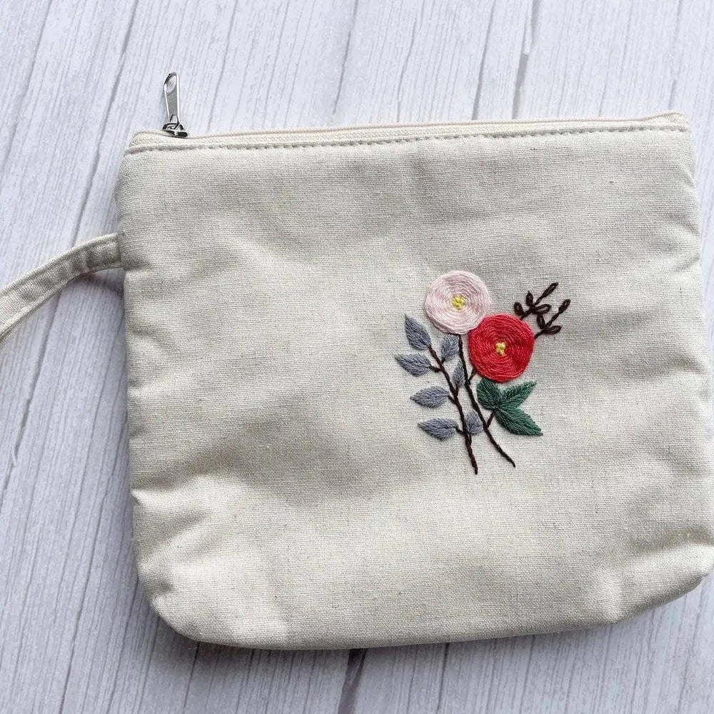 
                      
                        GIFT Beige Flower Embroidered Cosmetic Bag - Small Rose
                      
                    