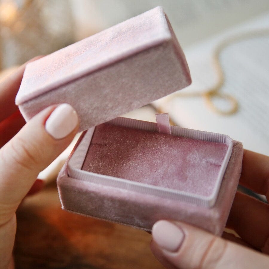 
                      
                        GIFT Blush Pink Velvet Bracelet Box
                      
                    