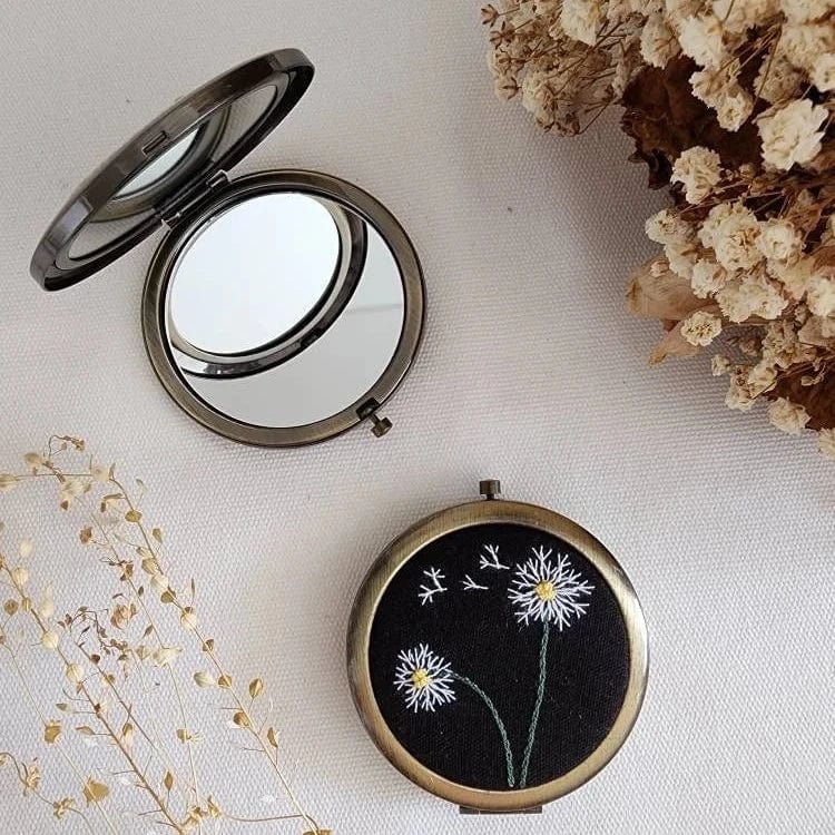 
                      
                        GIFT Floral Embroidered Compact Mirror - Dandelion
                      
                    