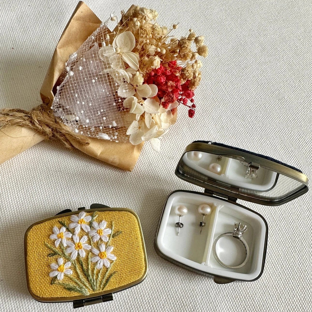 
                  
                    GIFT Floral Embroidered Rectangle Mini Jewelry Box - Daisy Garden
                  
                