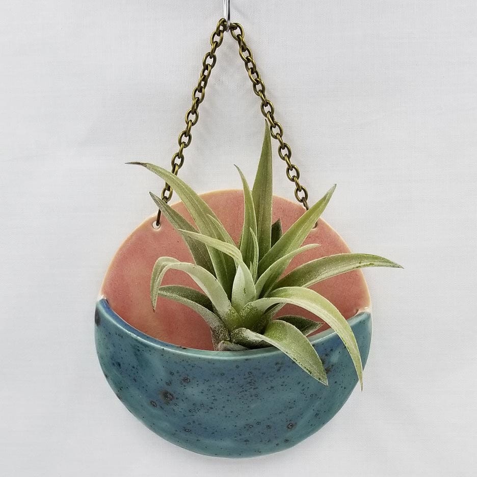 GIFT MEDIUM CERAMIC PLANTER POCKET WITH AIR PLANT