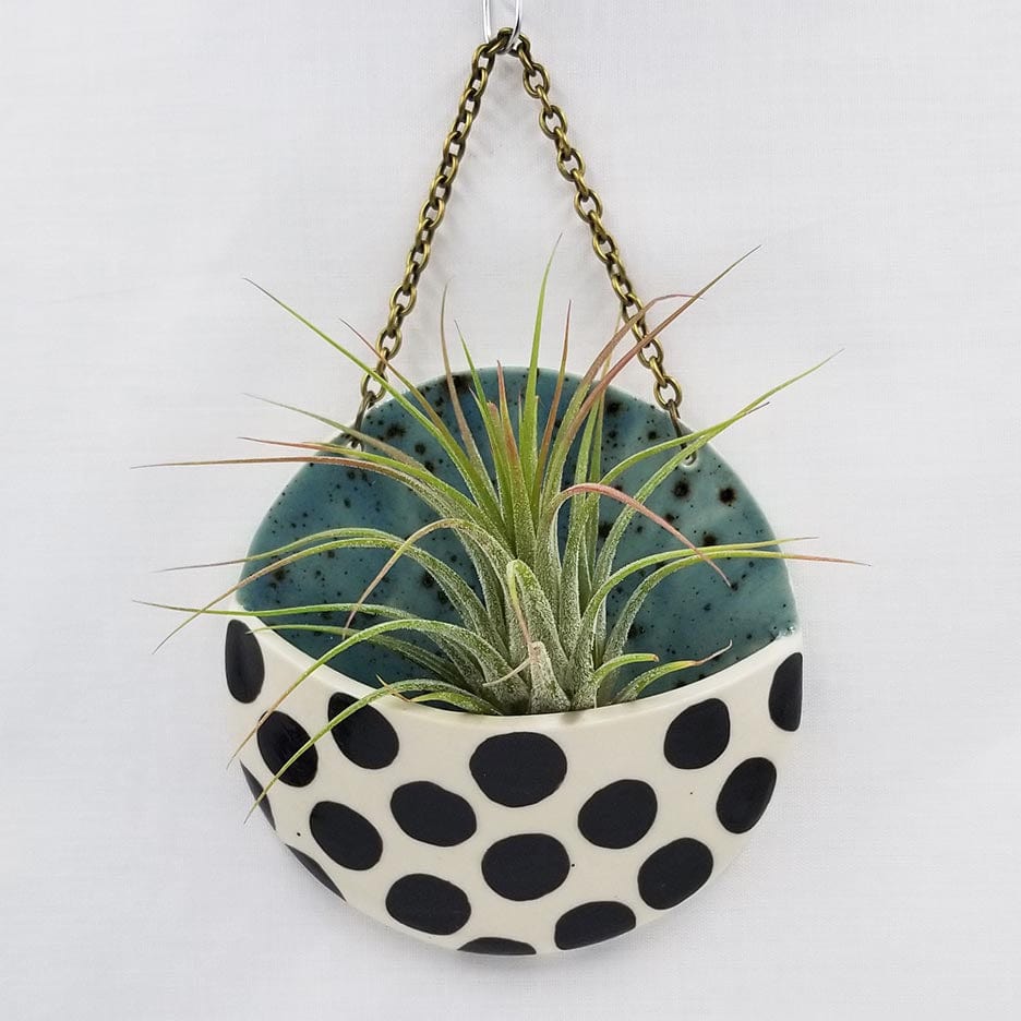 GIFT MEDIUM CERAMIC PLANTER POCKET WITH AIR PLANT