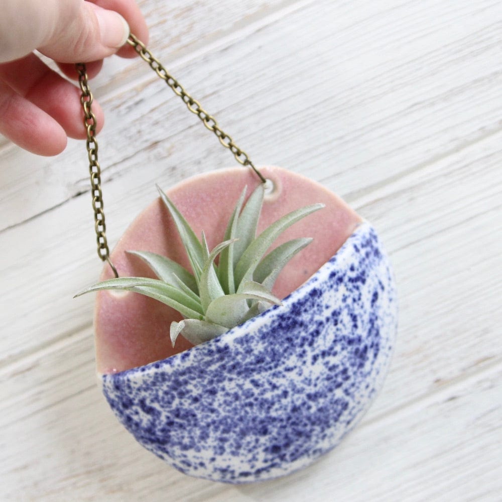 GIFT MEDIUM CERAMIC PLANTER POCKET WITH AIR PLANT