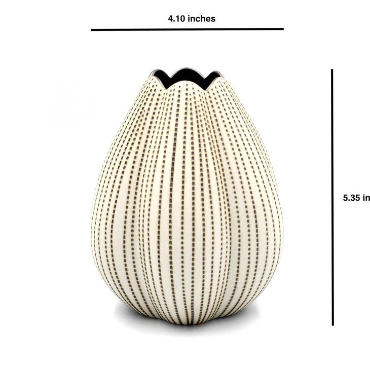 
                      
                        GIFT Small Champa Porclain Bud Vase - White with Dark Dash Lines
                      
                    