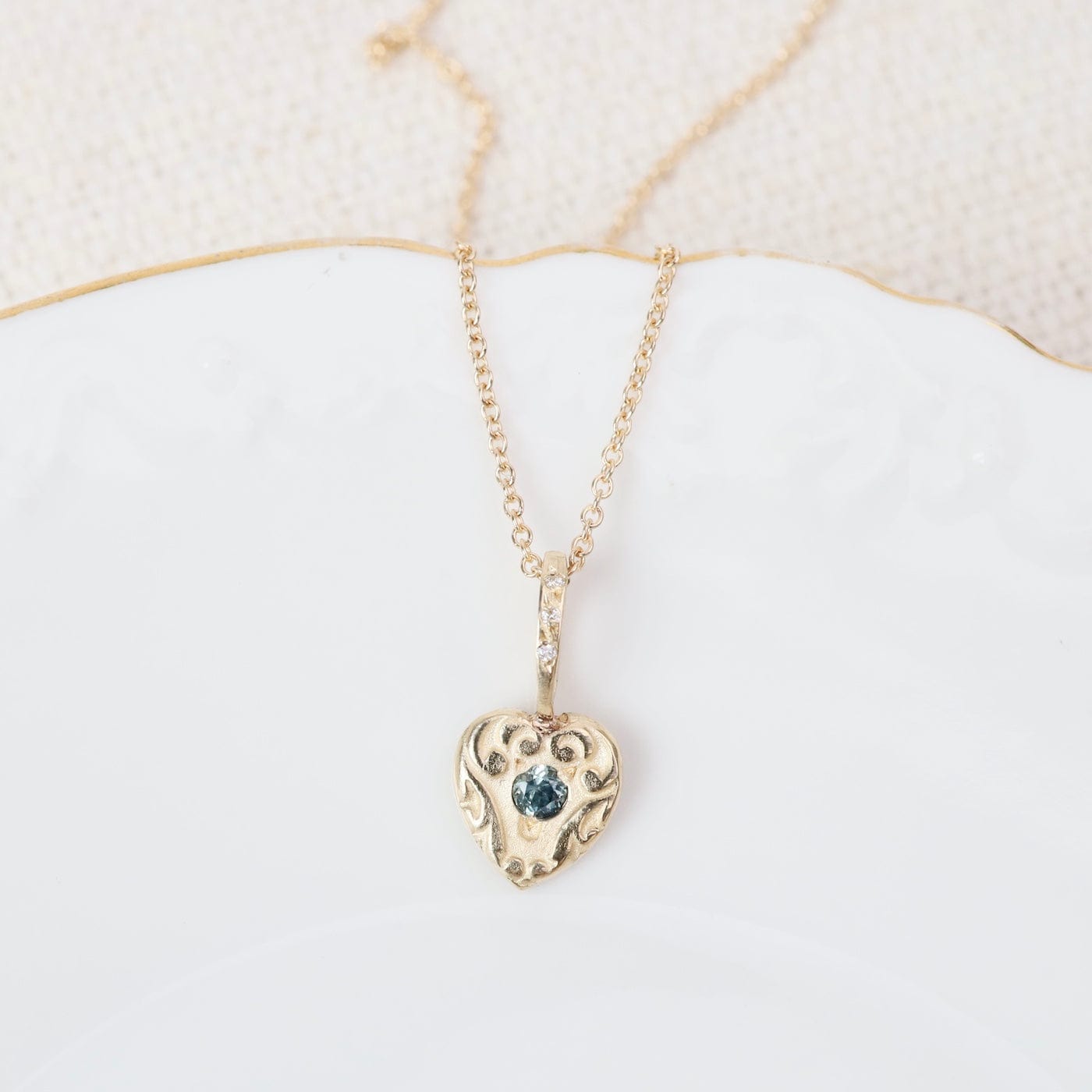 NKL-14K 14K Gold Necklace Heart Artifact Necklace with Mon