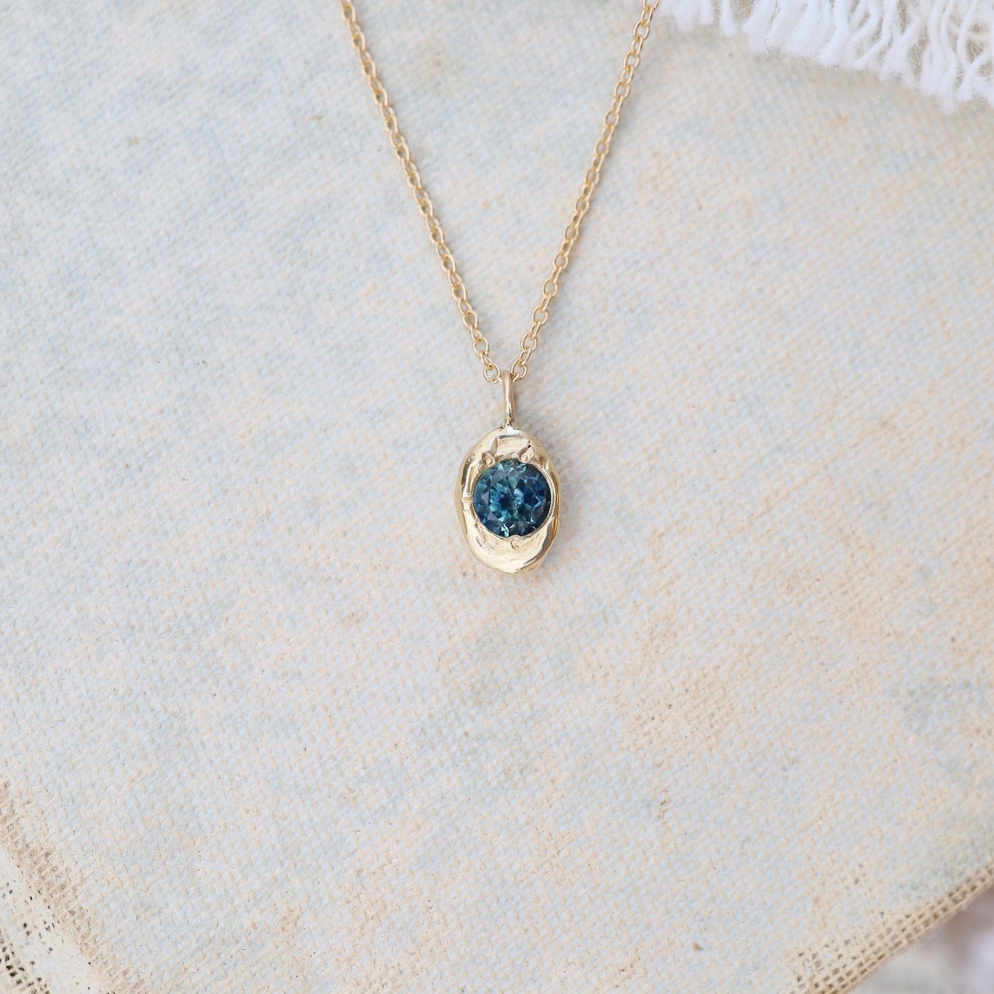 Yogo Sapphire Necklace