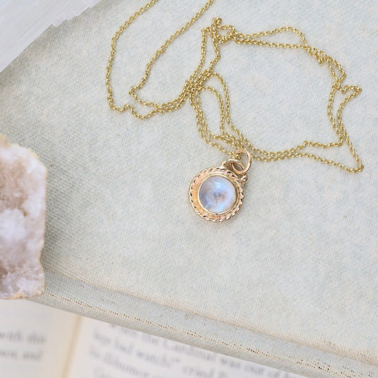 Load image into Gallery viewer, NKL-14K Gold Antiquarian Necklace with Moonstone
